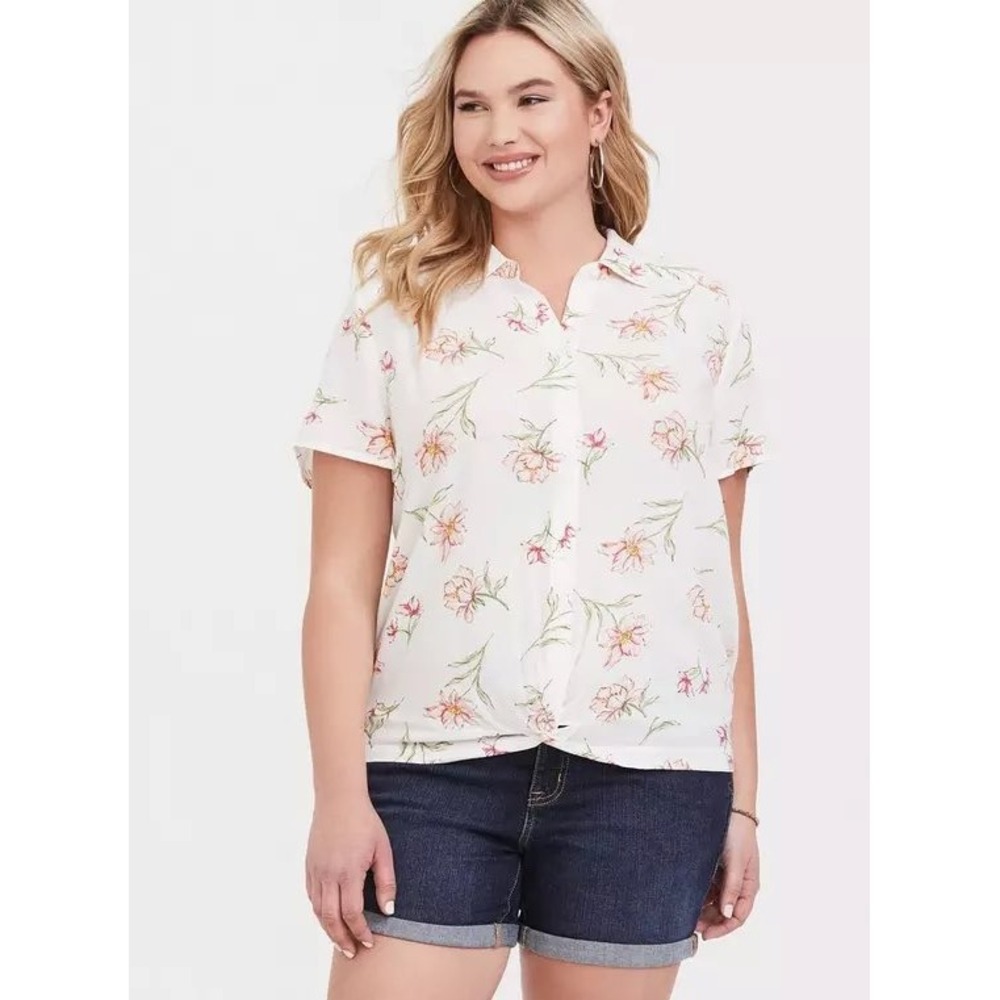 Torrid Ivory Floral Crepe Button Blouse Womens 1 Short Sleeve Twist Hem Top